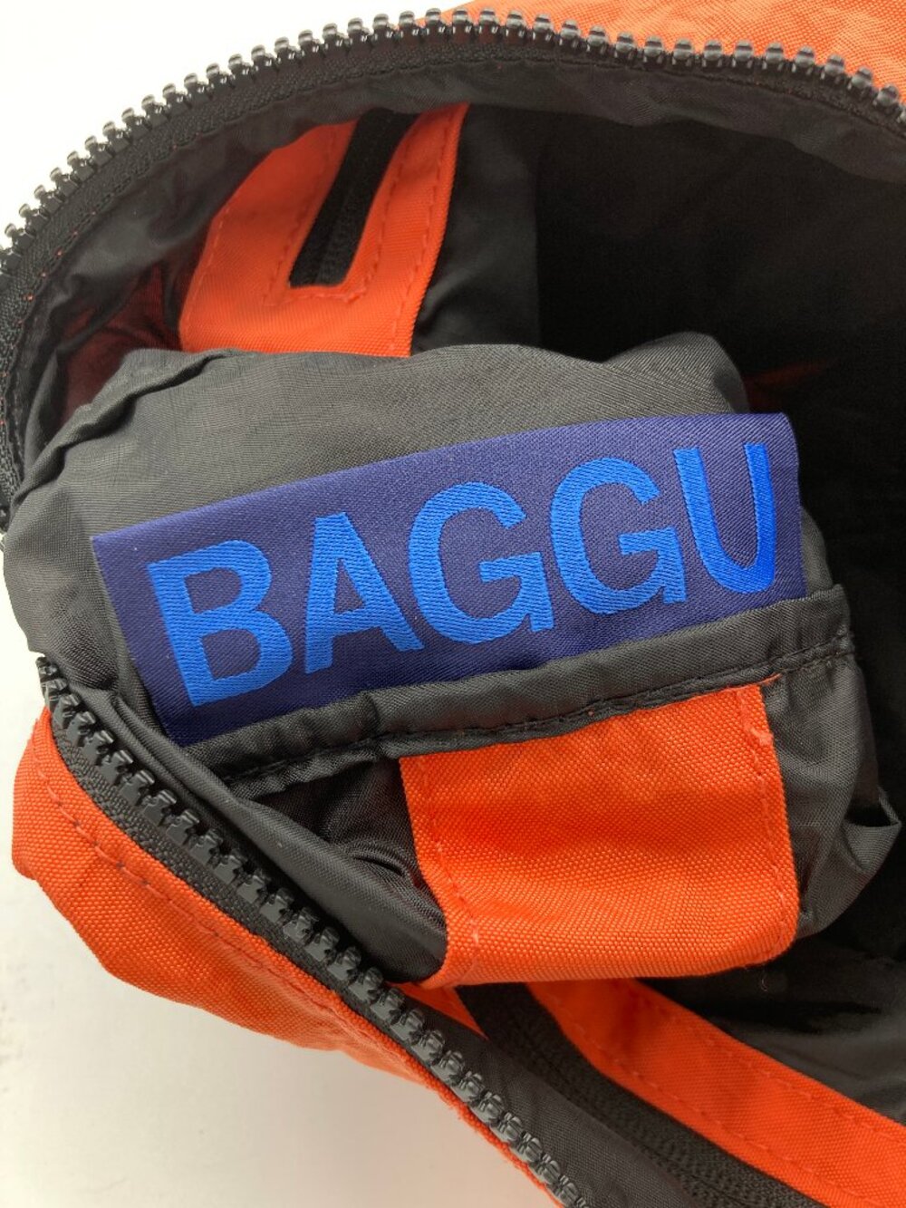 BAGGU Medium Nylon Crescent Bag in Nasturtium - Picture 7 of 7